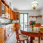 Guesthost - Seaside Flat Just Steps From The 아파트 *