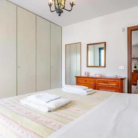 Guesthost - Seaside Flat Just Steps From The * Mascali