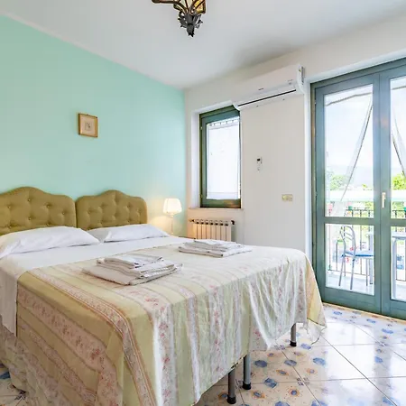 Guesthost - Seaside Flat Just Steps From The Διαμέρισμα Mascali