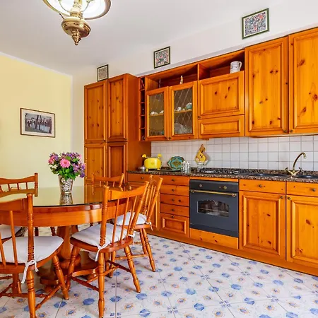 Guesthost - Seaside Flat Just Steps From The Apartamento