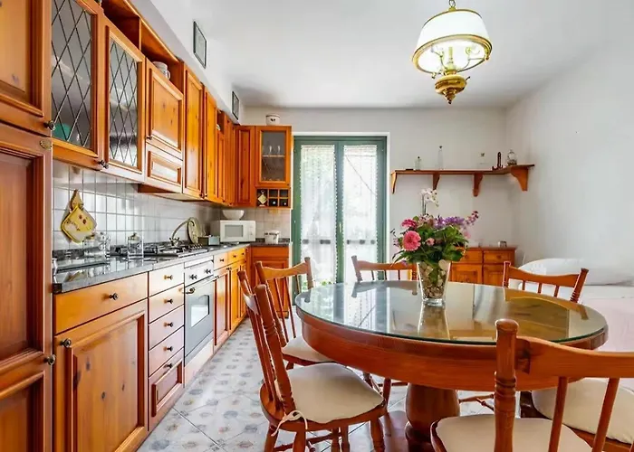 Guesthost - Seaside Flat Just Steps From The Apartamento *