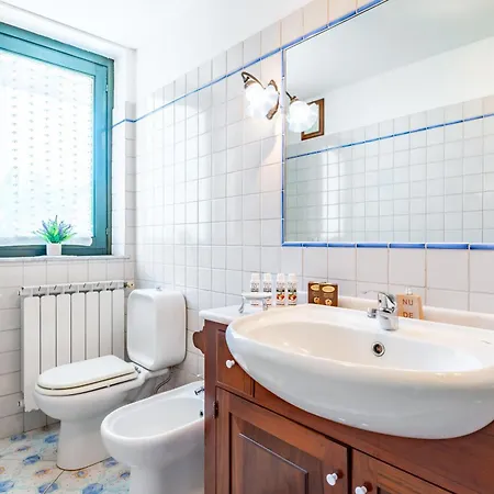 Seaside Just Steps From The شقة